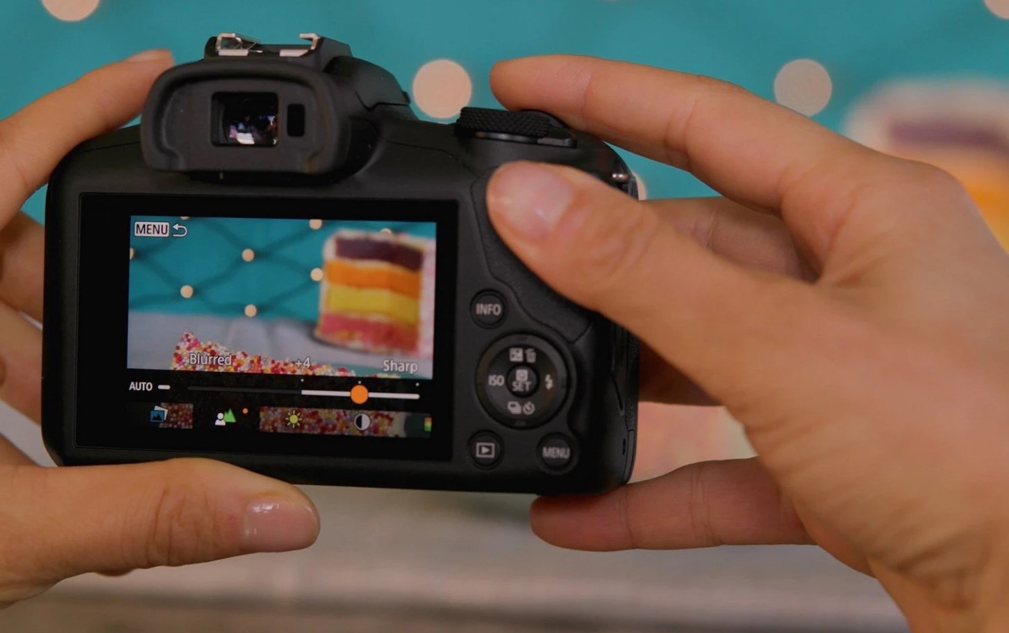 Canon EOS R100 + 2 OBIEKTYWY Standardowy RF-S 18-45mm Zoom RF-S 55-210mm Wizjer elektroniczny