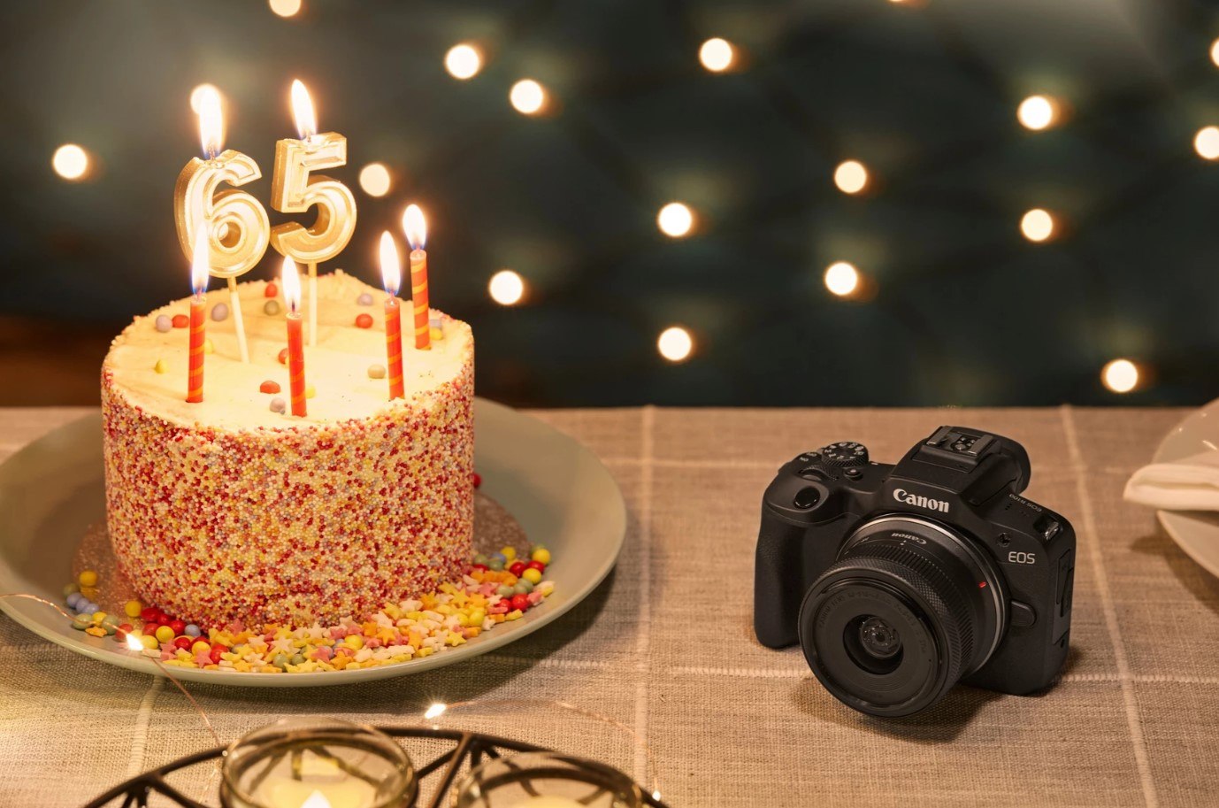 Canon EOS R100 + 2 OBIEKTYWY Standardowy RF-S 18-45mm Zoom RF-S 55-210mm Rozdzielczość 24.1 Mpx