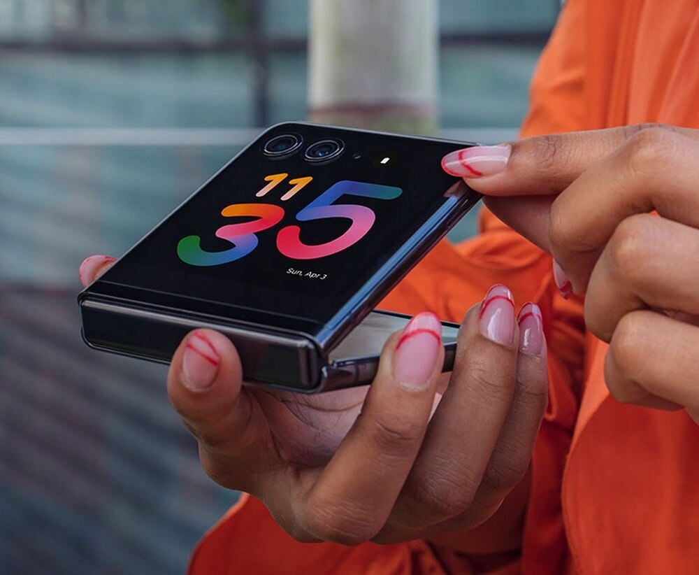 Smartfon MOTOROLA Razr 40 Ultra 8-256GB 5G Czarny Pamięć RAM 8 GB