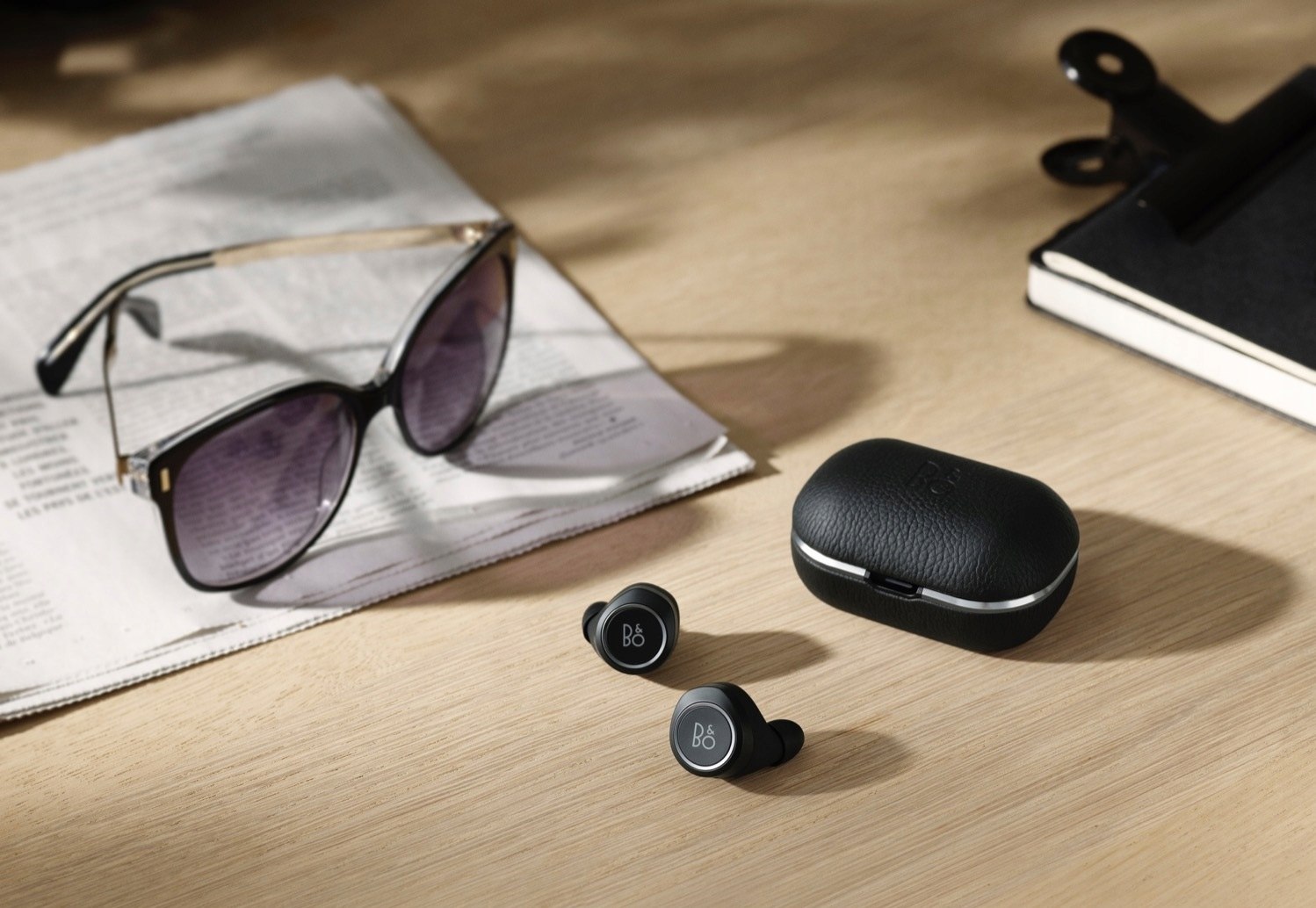 BANG & OLUFSEN E8 3rd GEN ABSOLUTNIE LUKSUSOWE Regulacja głośności tak